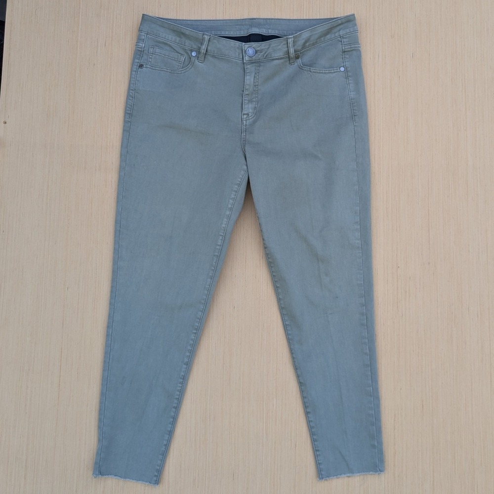 Lane‎ Bryant Mid Rise Super Stretch Raw Hem Slim Fit Women's 18